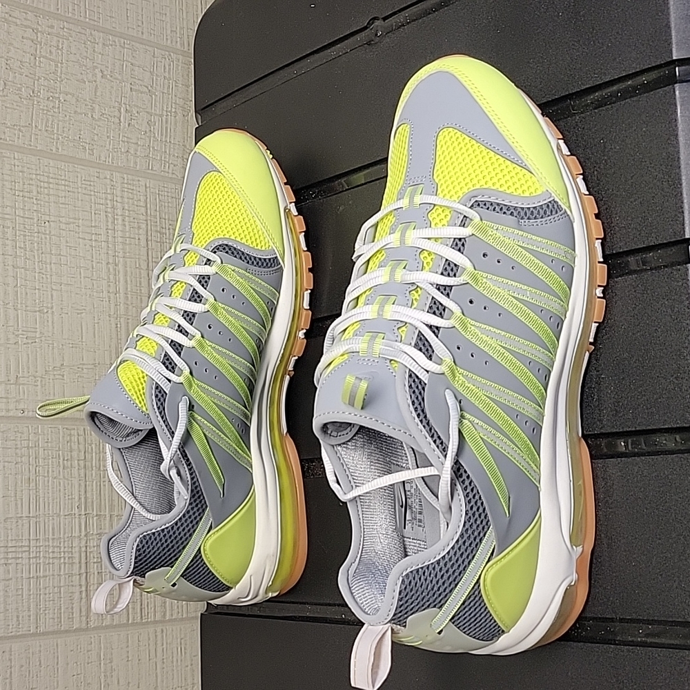 Nike - Picture 3 of 6